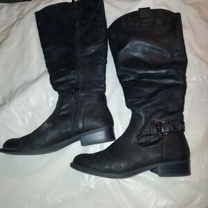 Ladies boot. Size 7.5. Black faux leather. Small tear near zipper.